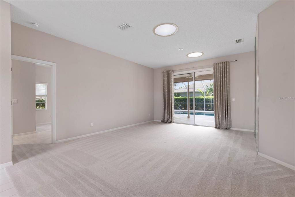 Под контрактом: $419,000 (3 спален, 2 ванн, 1923 Квадратных фут)