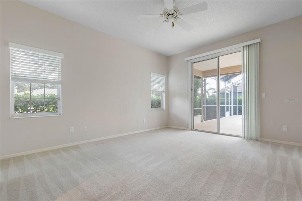 Под контрактом: $419,000 (3 спален, 2 ванн, 1923 Квадратных фут)