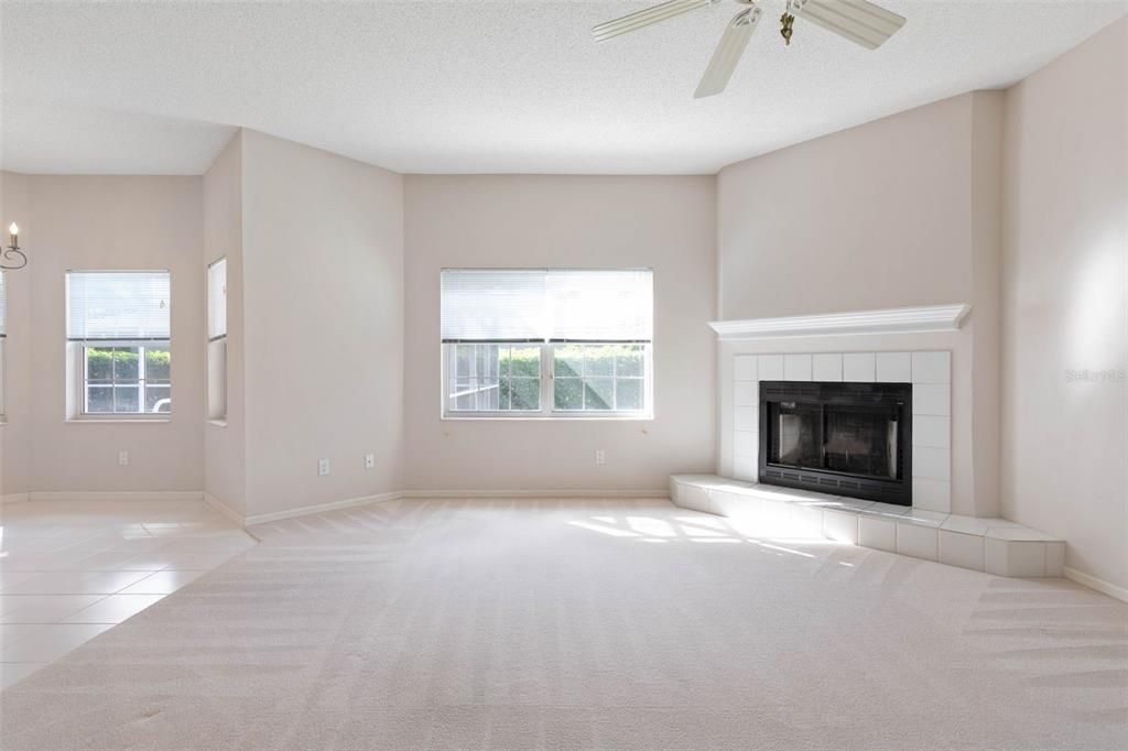 Под контрактом: $419,000 (3 спален, 2 ванн, 1923 Квадратных фут)