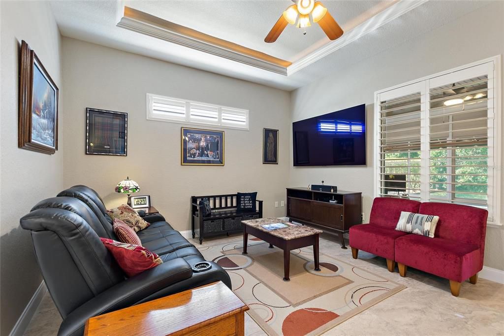 For Sale: $479,000 (2 beds, 1 baths, 1352 Square Feet)