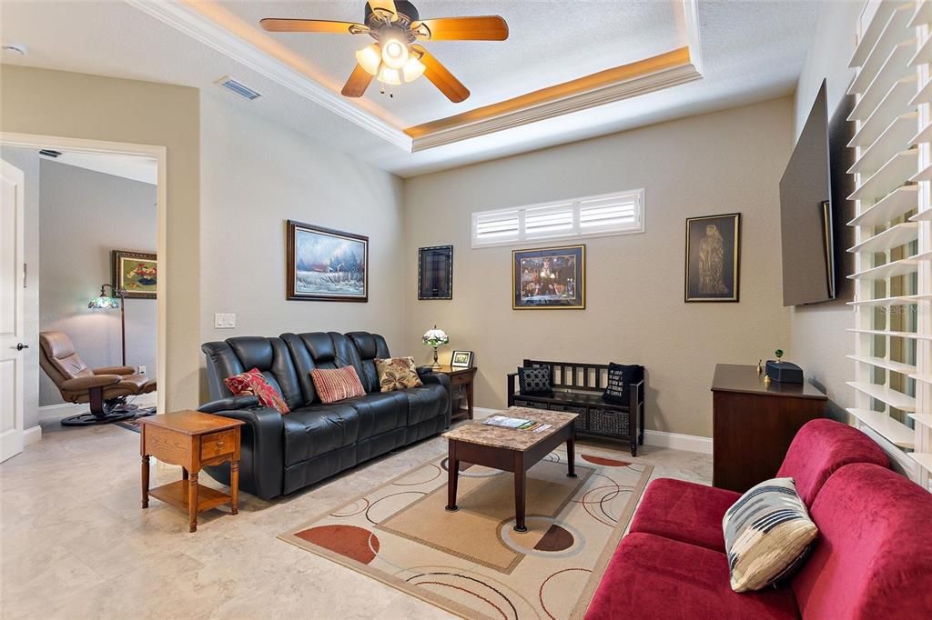 For Sale: $479,000 (2 beds, 1 baths, 1352 Square Feet)