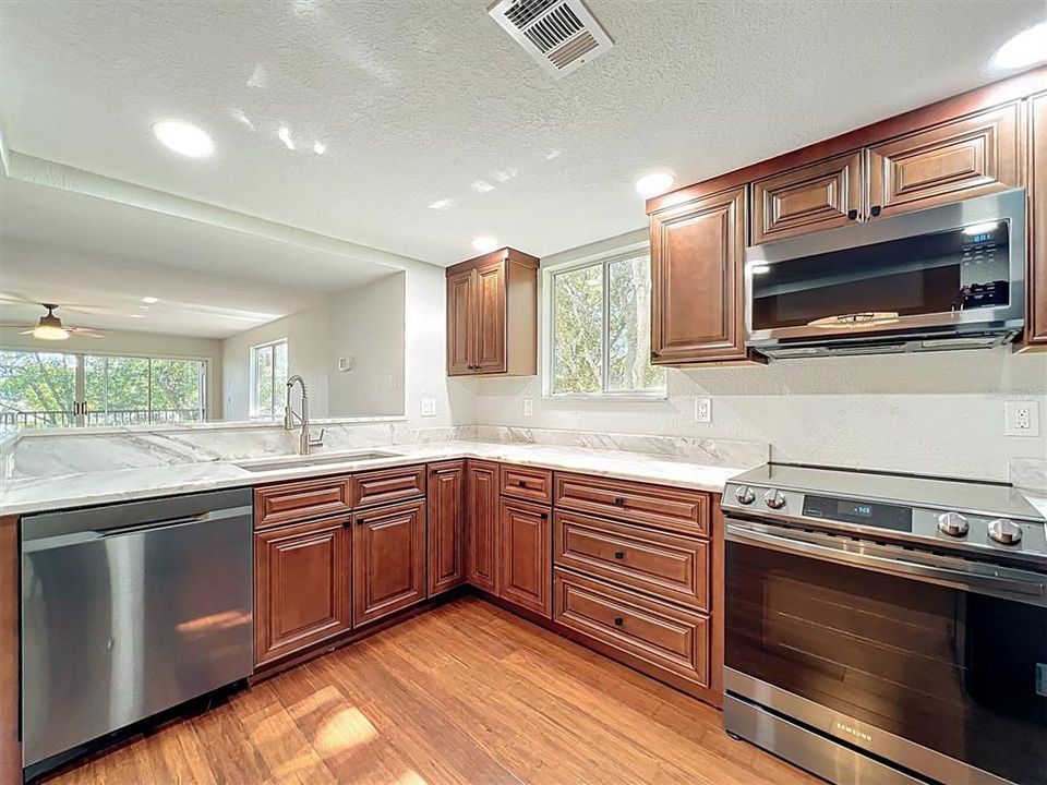 En Venta: $518,000 (3 camas, 4 baños, 2174 Pies cuadrados)