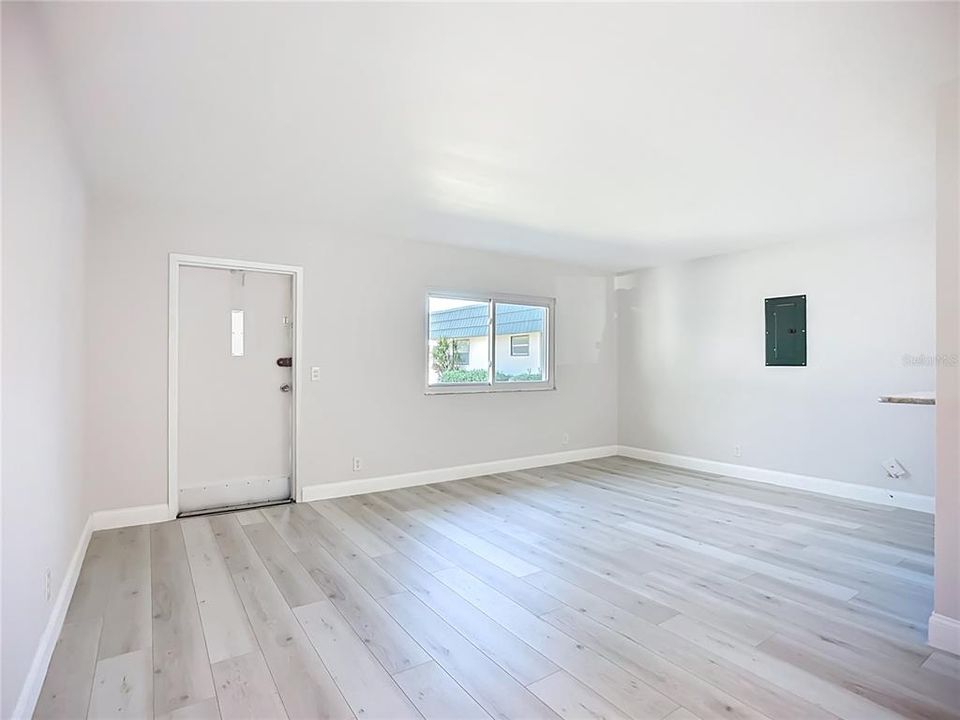 待售: $133,000 (1 贝兹, 1 浴室, 800 平方英尺)