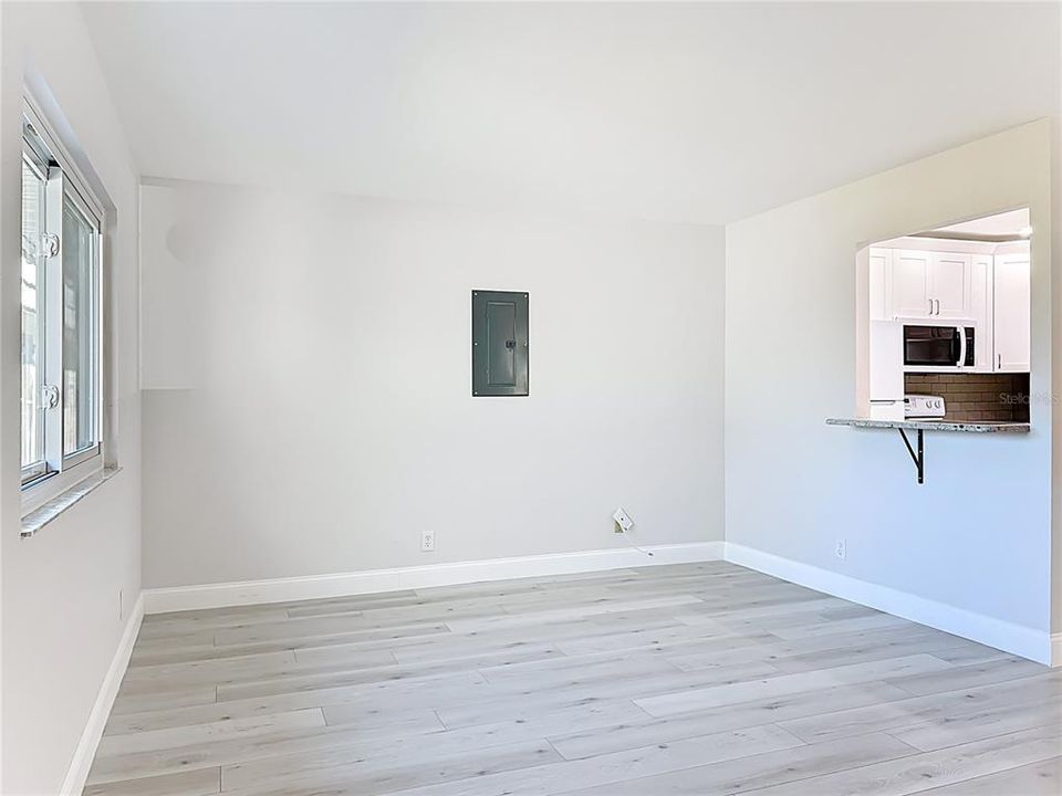 待售: $133,000 (1 贝兹, 1 浴室, 800 平方英尺)