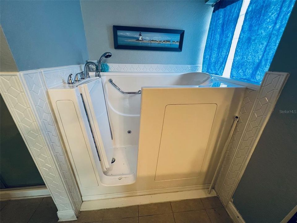 待售: $499,900 (3 贝兹, 2 浴室, 2023 平方英尺)