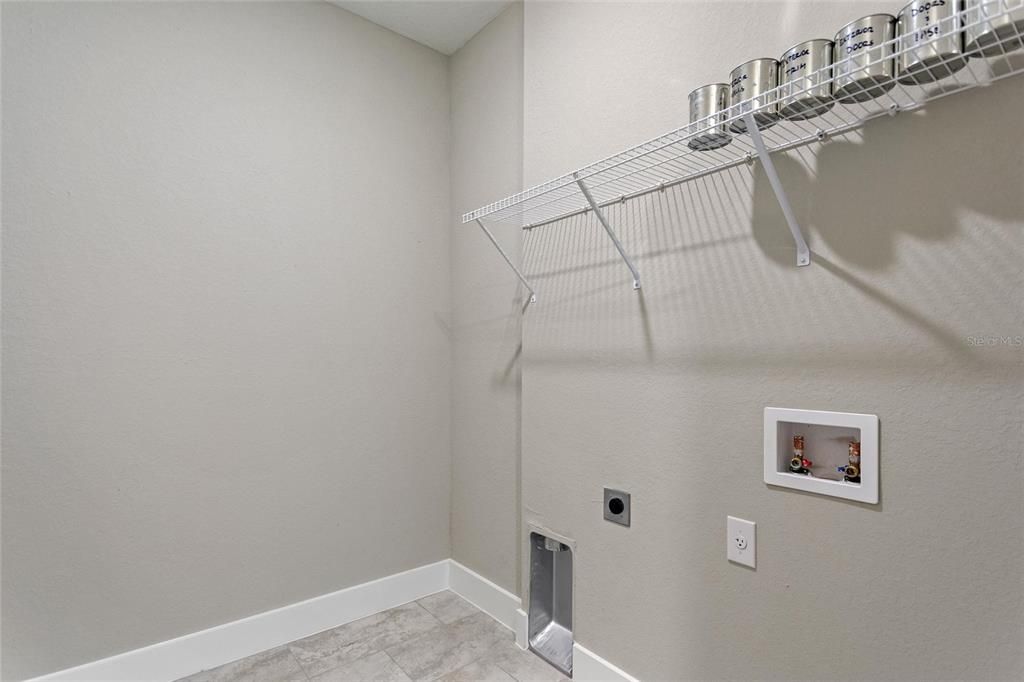 For Rent: $2,350 (4 beds, 2 baths, 1887 Square Feet)