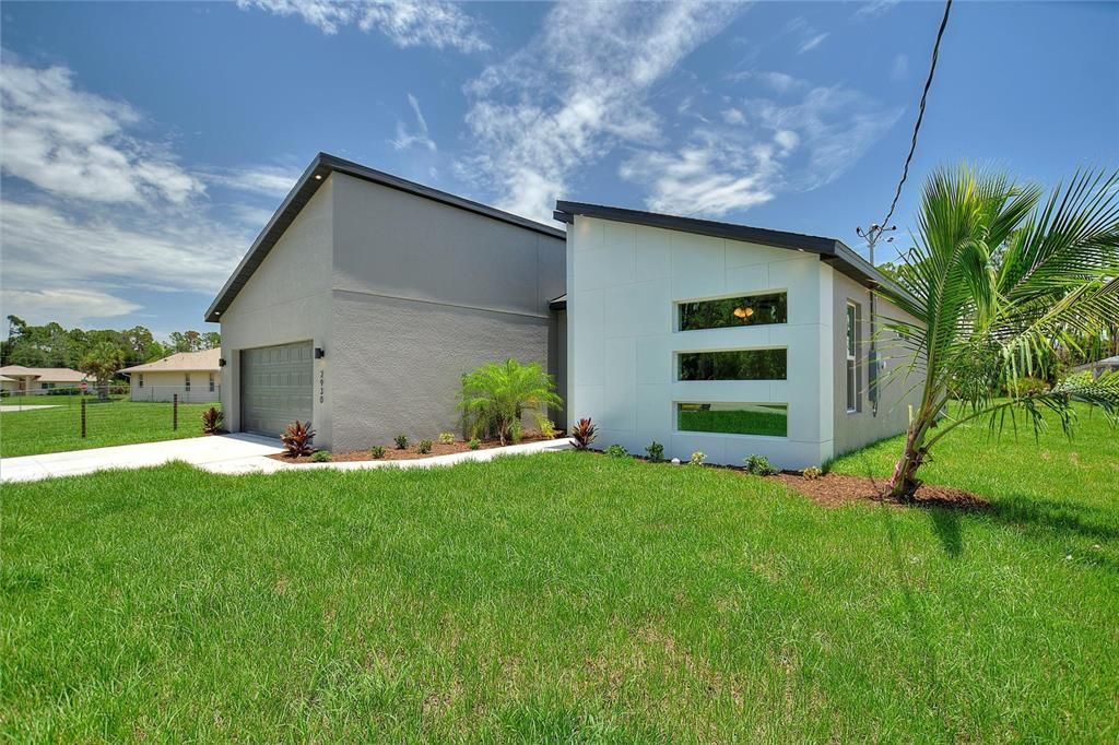 For Rent: $2,350 (4 beds, 2 baths, 1887 Square Feet)