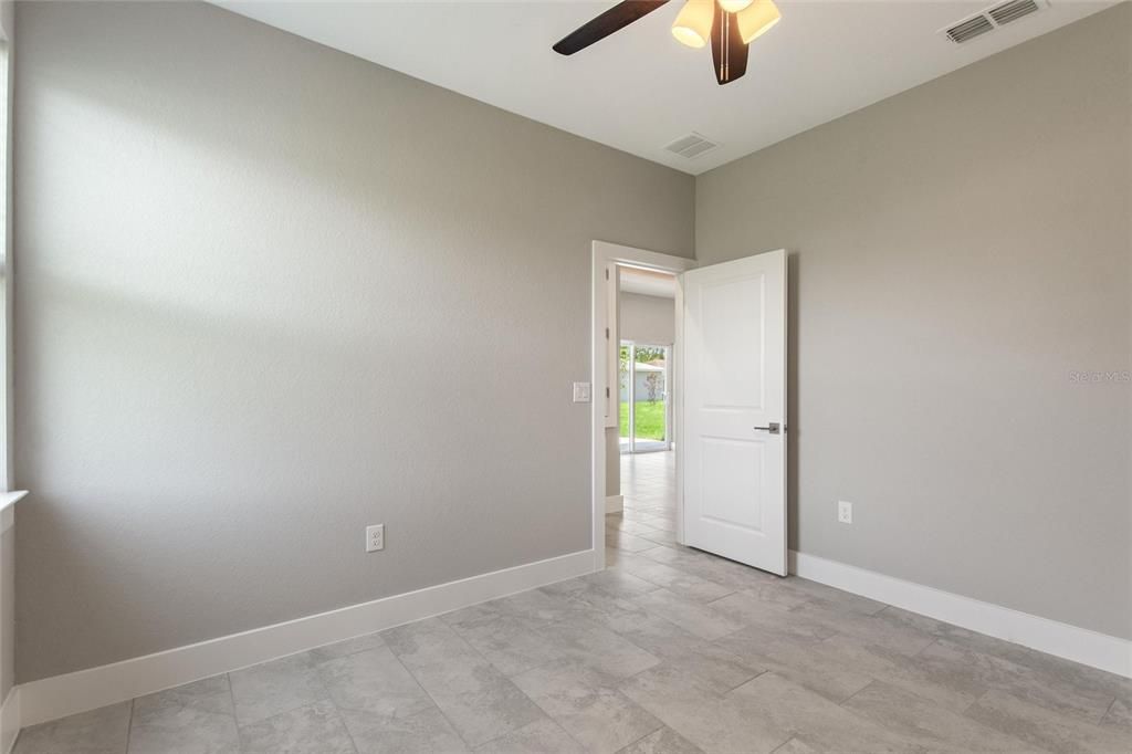 For Rent: $2,350 (4 beds, 2 baths, 1887 Square Feet)