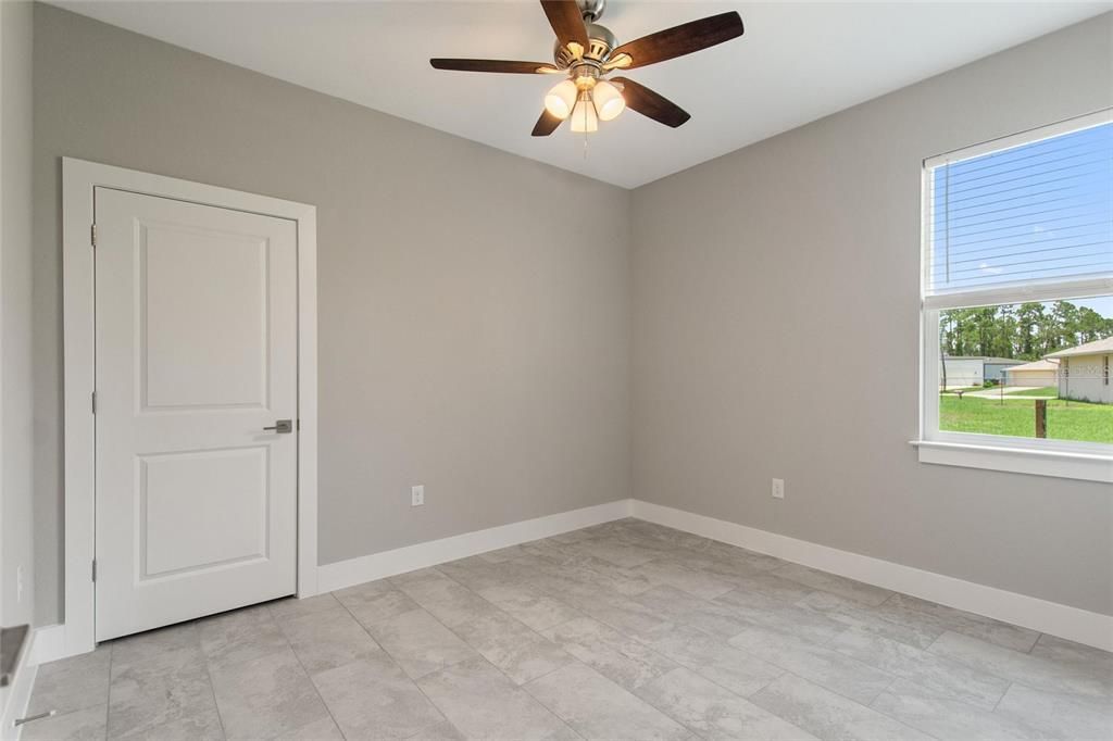 For Rent: $2,350 (4 beds, 2 baths, 1887 Square Feet)