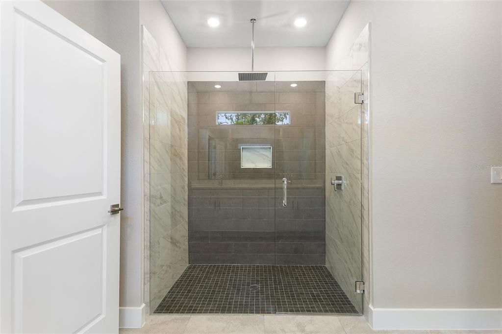 For Rent: $2,350 (4 beds, 2 baths, 1887 Square Feet)