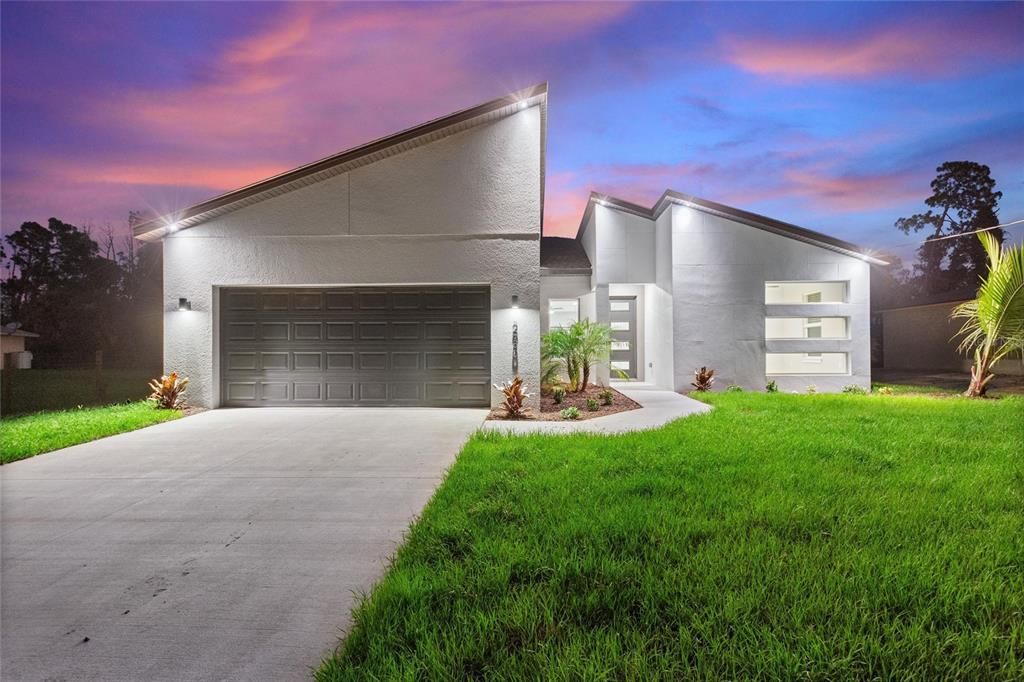 For Rent: $2,350 (4 beds, 2 baths, 1887 Square Feet)