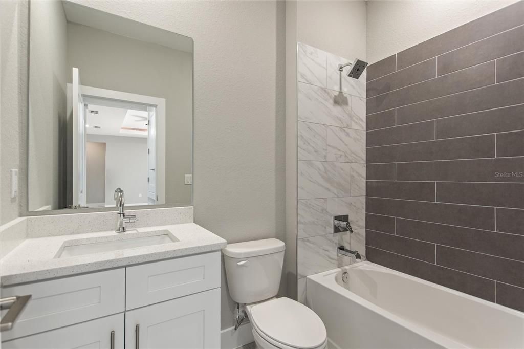 For Rent: $2,350 (4 beds, 2 baths, 1887 Square Feet)