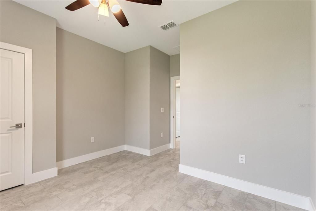 For Rent: $2,350 (4 beds, 2 baths, 1887 Square Feet)