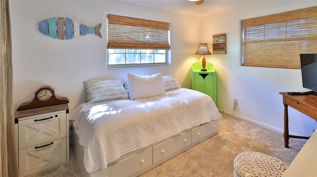 合同活跃: $675,000 (3 贝兹, 2 浴室, 1097 平方英尺)