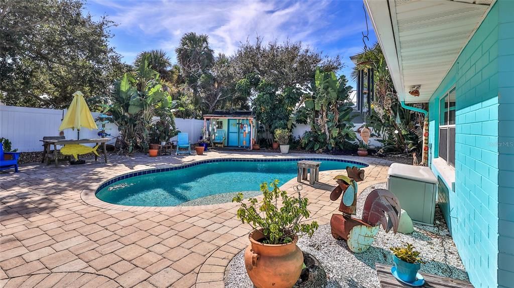 合同活跃: $675,000 (3 贝兹, 2 浴室, 1097 平方英尺)