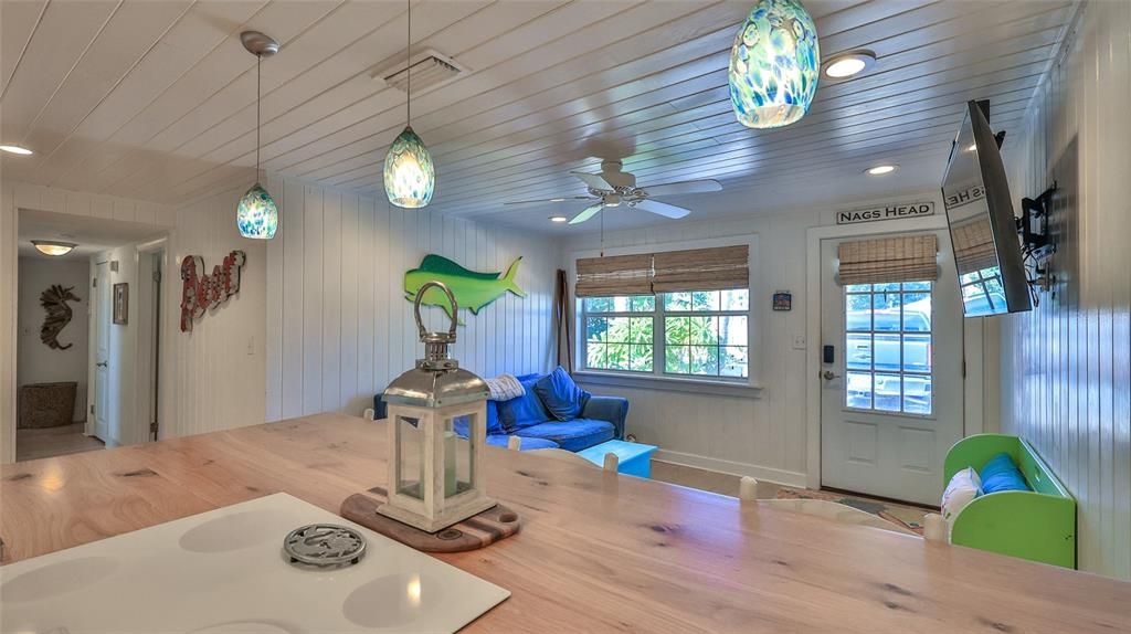 合同活跃: $675,000 (3 贝兹, 2 浴室, 1097 平方英尺)