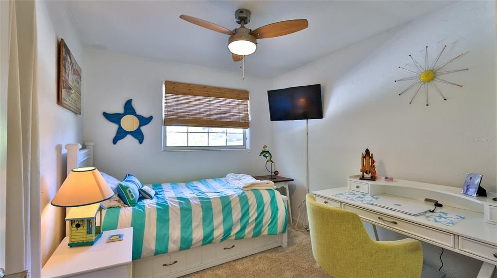 合同活跃: $675,000 (3 贝兹, 2 浴室, 1097 平方英尺)