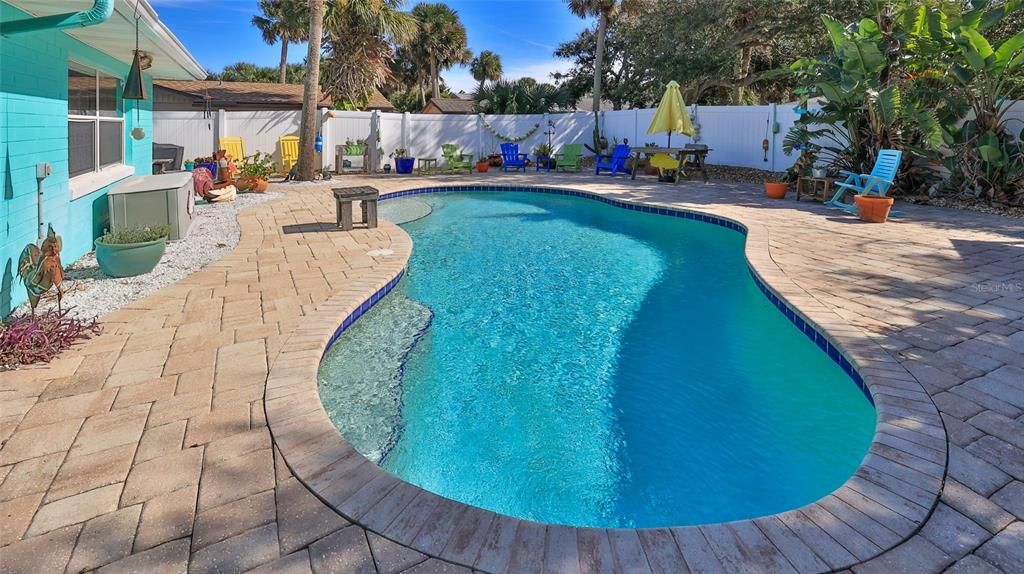 合同活跃: $675,000 (3 贝兹, 2 浴室, 1097 平方英尺)