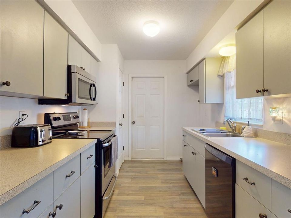 待售: $274,900 (3 贝兹, 2 浴室, 1105 平方英尺)