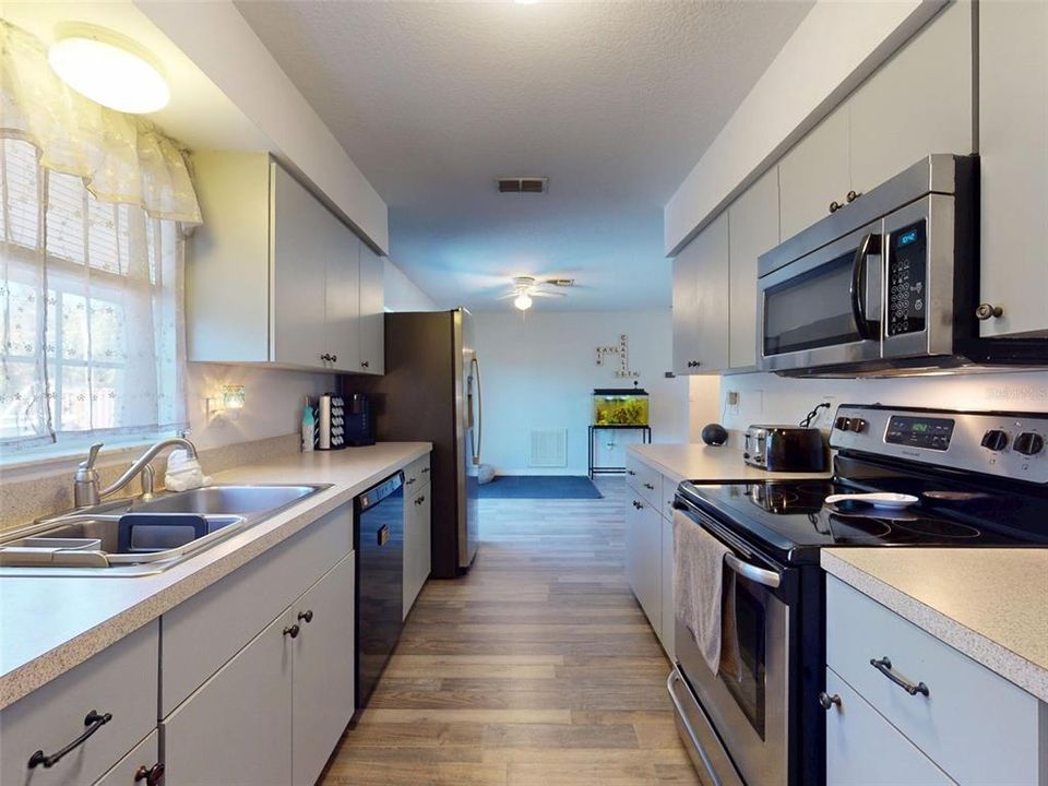 待售: $274,900 (3 贝兹, 2 浴室, 1105 平方英尺)