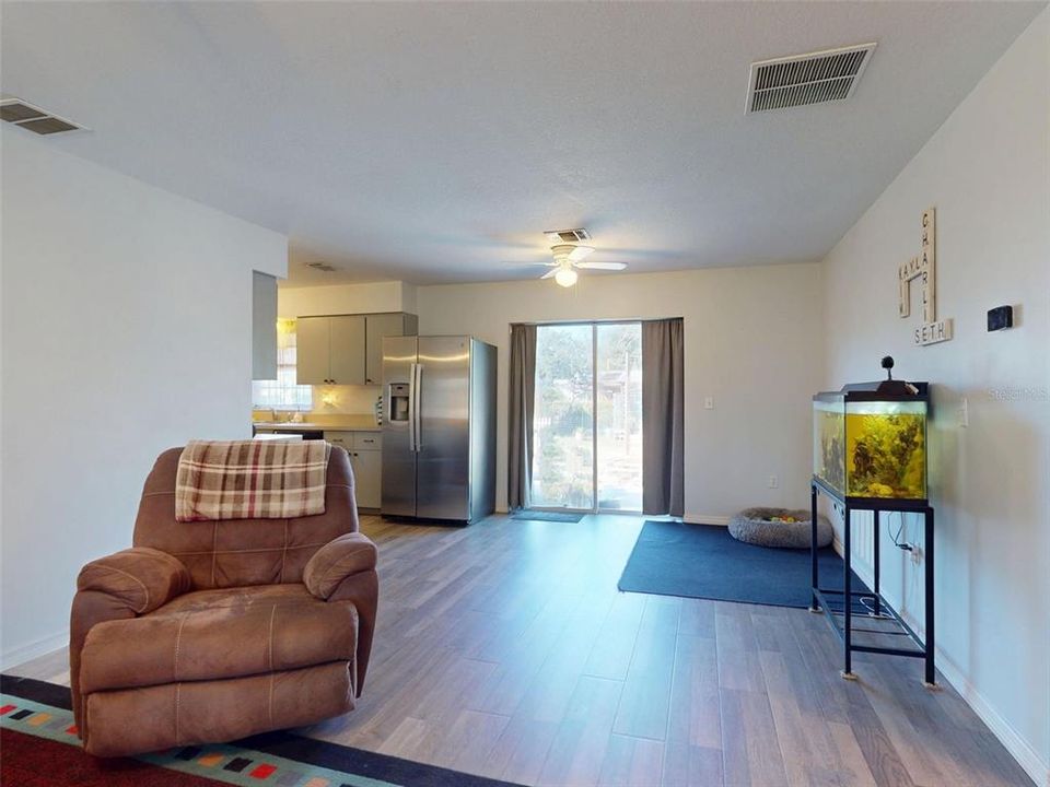 待售: $274,900 (3 贝兹, 2 浴室, 1105 平方英尺)