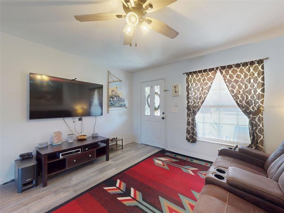 待售: $274,900 (3 贝兹, 2 浴室, 1105 平方英尺)