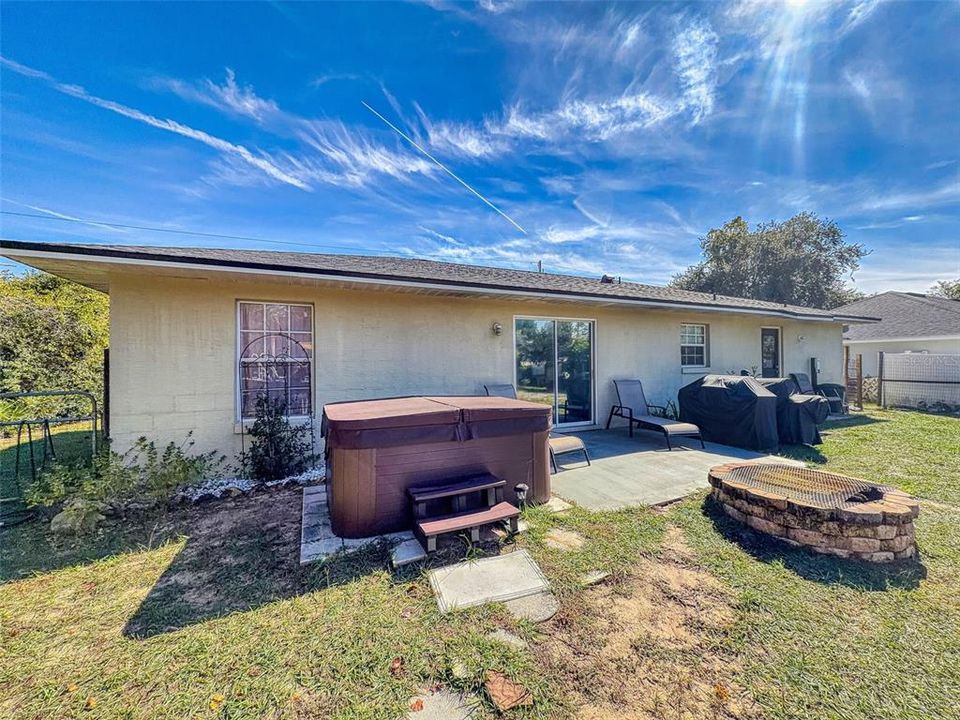 待售: $274,900 (3 贝兹, 2 浴室, 1105 平方英尺)