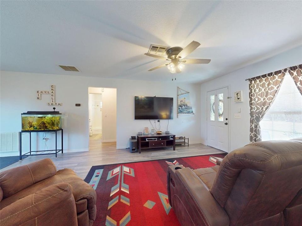 待售: $274,900 (3 贝兹, 2 浴室, 1105 平方英尺)