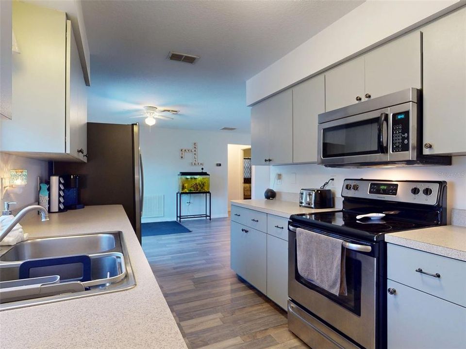 待售: $274,900 (3 贝兹, 2 浴室, 1105 平方英尺)