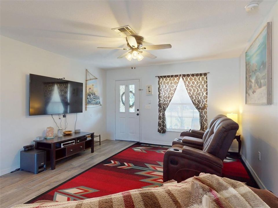 待售: $274,900 (3 贝兹, 2 浴室, 1105 平方英尺)