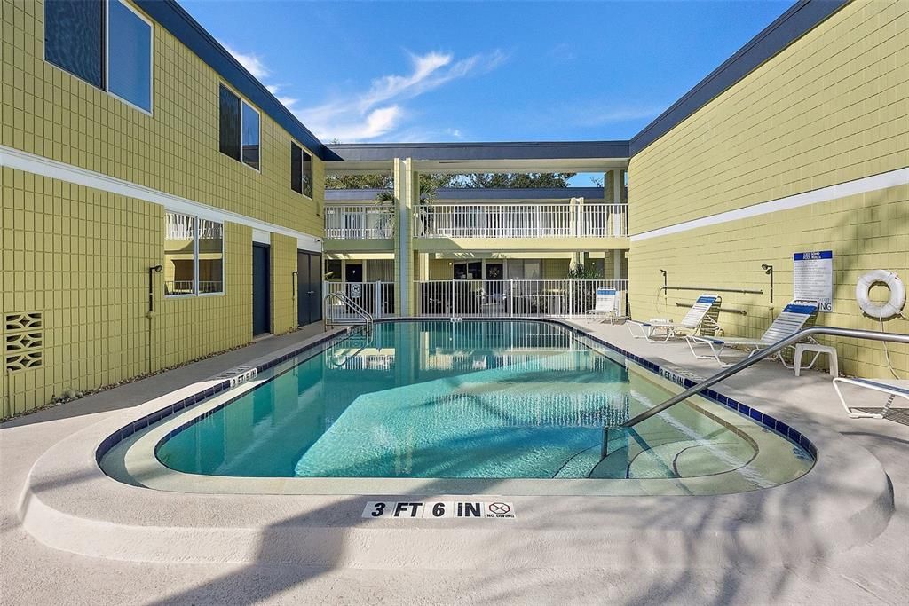 На продажу: $289,900 (2 спален, 1 ванн, 792 Квадратных фут)