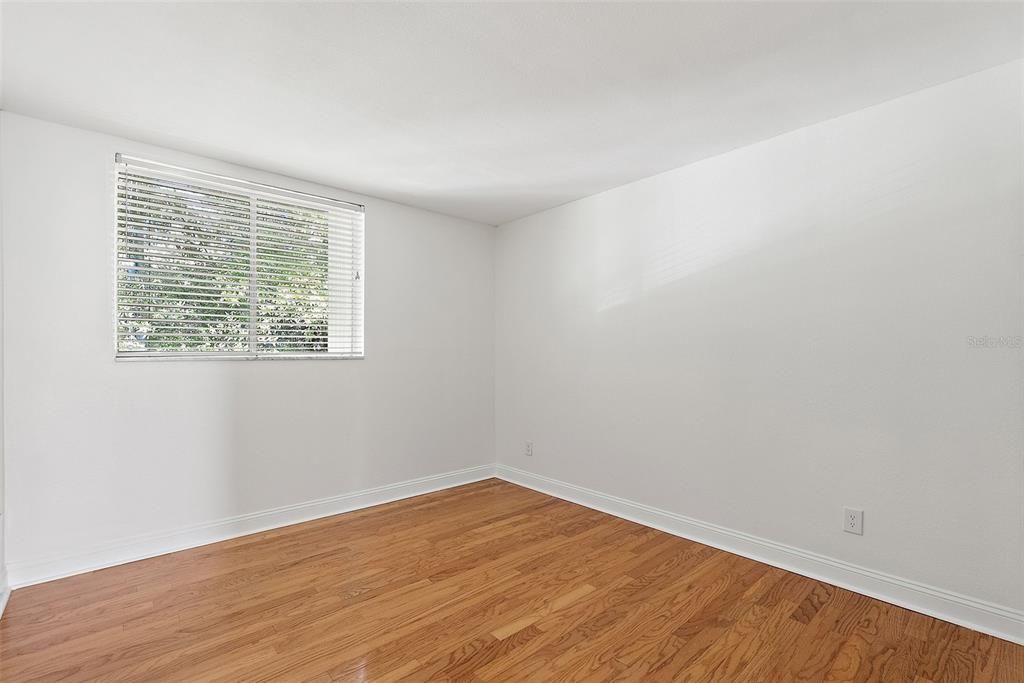 На продажу: $289,900 (2 спален, 1 ванн, 792 Квадратных фут)