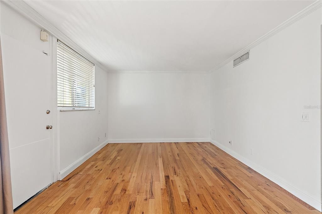 На продажу: $289,900 (2 спален, 1 ванн, 792 Квадратных фут)