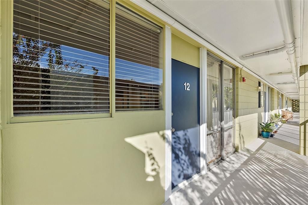 На продажу: $289,900 (2 спален, 1 ванн, 792 Квадратных фут)