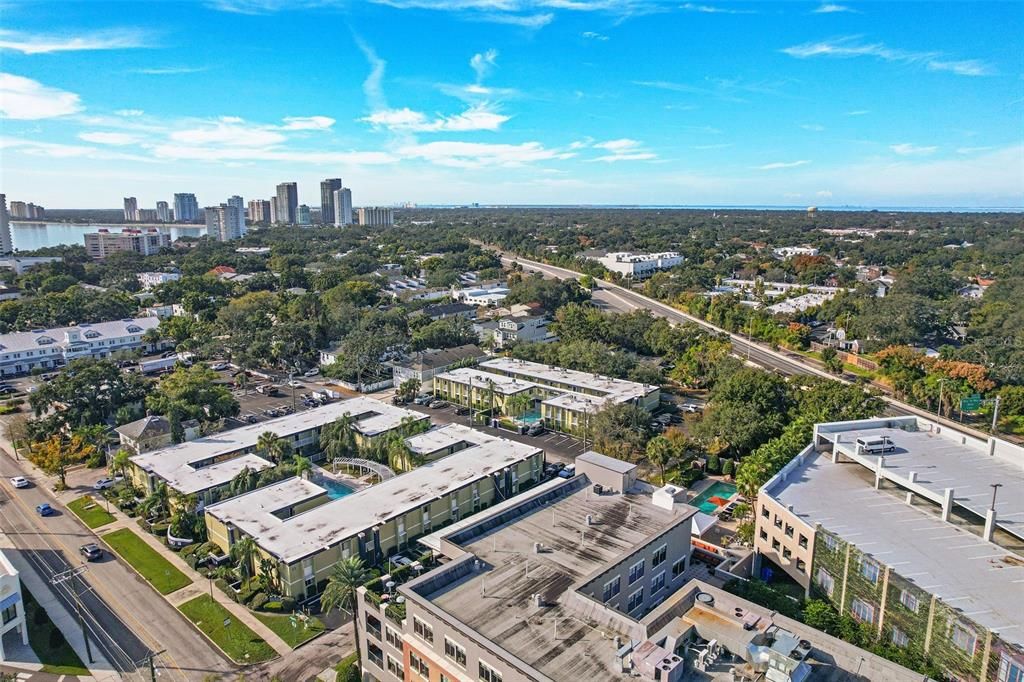 На продажу: $289,900 (2 спален, 1 ванн, 792 Квадратных фут)