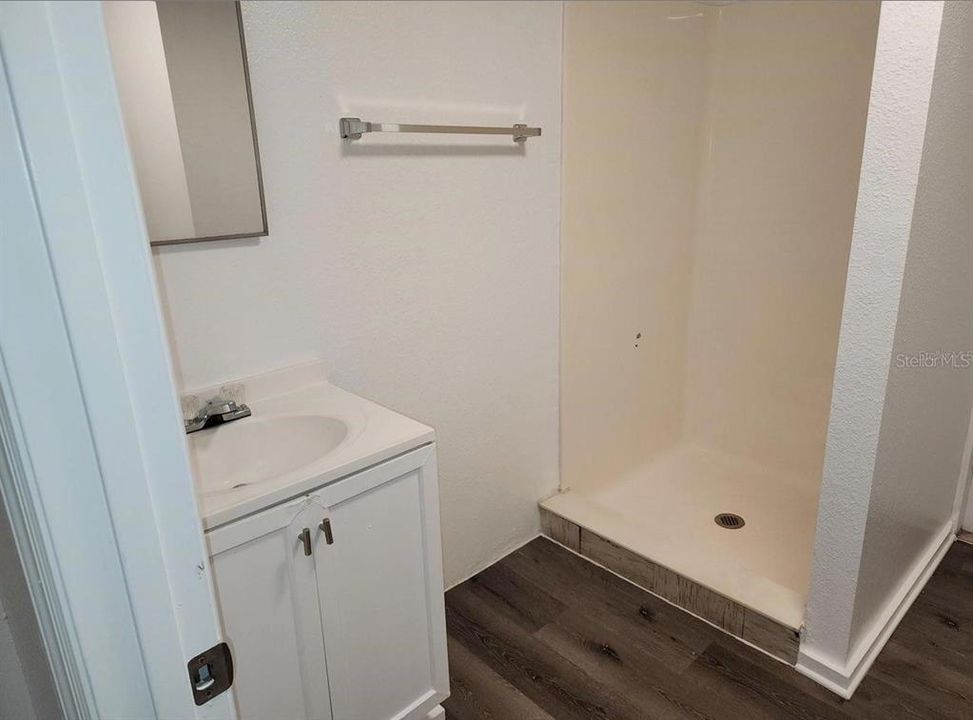 Activo con contrato: $225,000 (5 camas, 2 baños, 1380 Pies cuadrados)