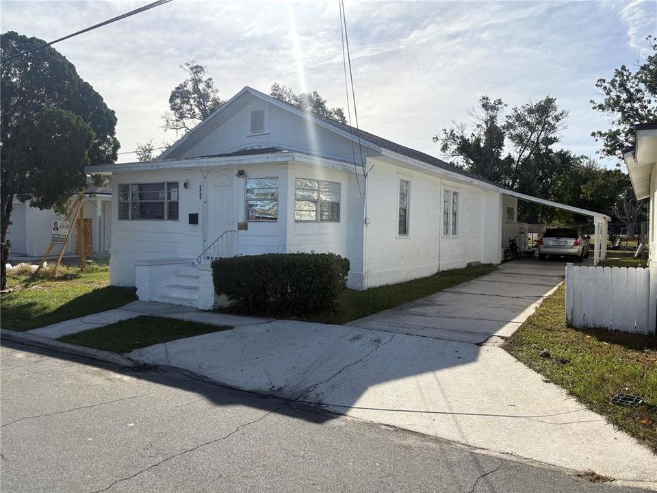 Activo con contrato: $225,000 (5 camas, 2 baños, 1380 Pies cuadrados)