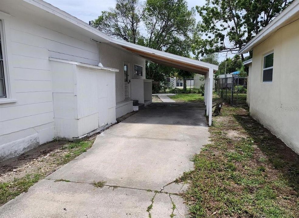 Activo con contrato: $225,000 (5 camas, 2 baños, 1380 Pies cuadrados)