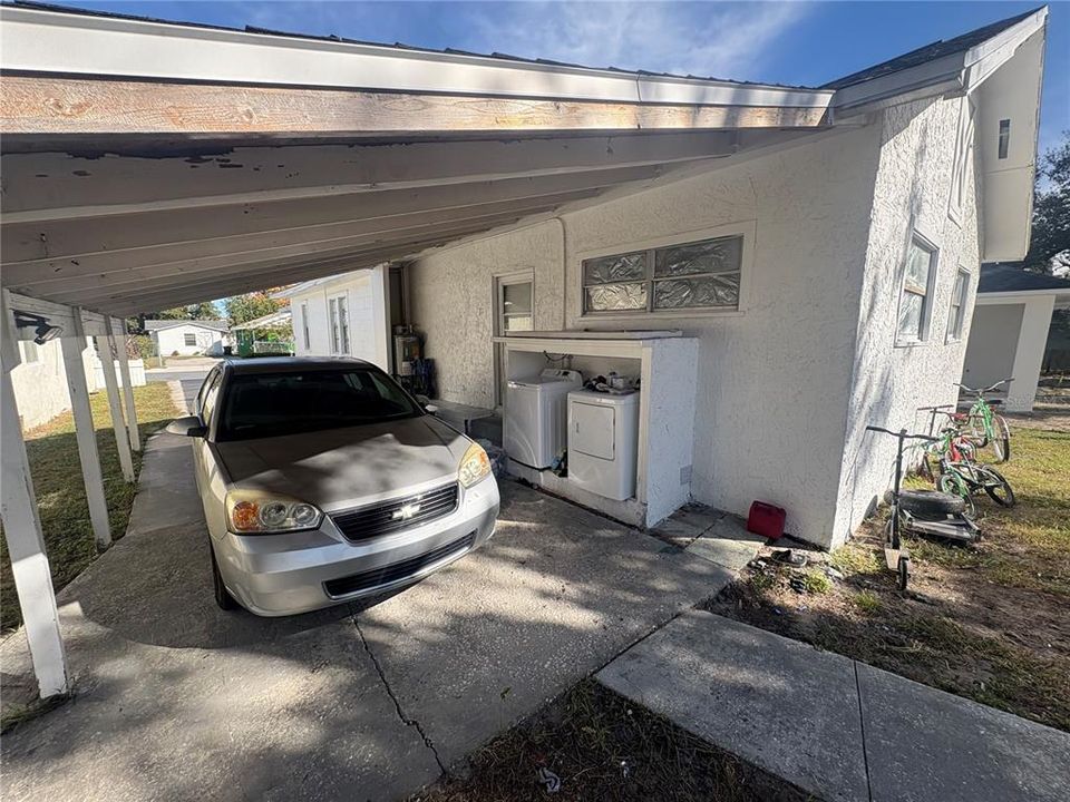 Activo con contrato: $225,000 (5 camas, 2 baños, 1380 Pies cuadrados)