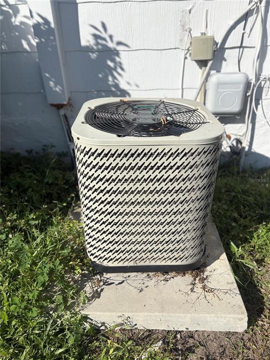 Activo con contrato: $225,000 (5 camas, 2 baños, 1380 Pies cuadrados)