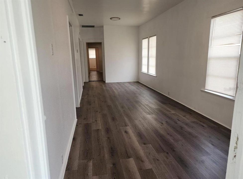 Activo con contrato: $225,000 (5 camas, 2 baños, 1380 Pies cuadrados)