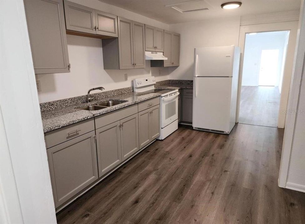 Activo con contrato: $225,000 (5 camas, 2 baños, 1380 Pies cuadrados)