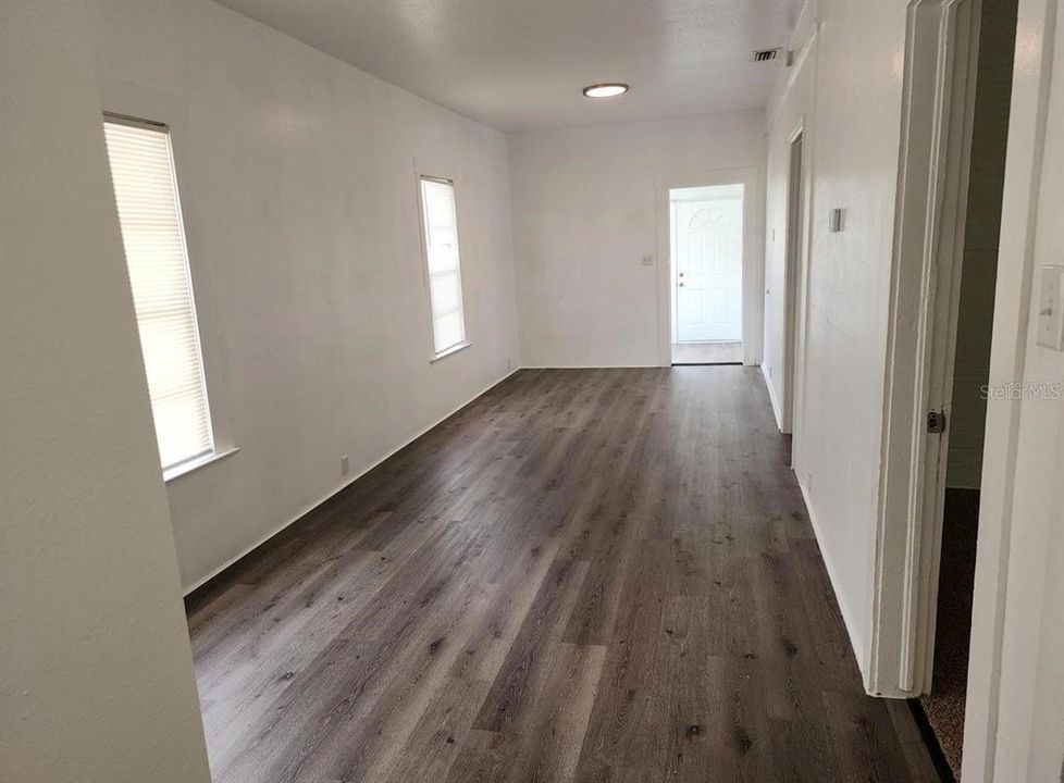 Activo con contrato: $225,000 (5 camas, 2 baños, 1380 Pies cuadrados)