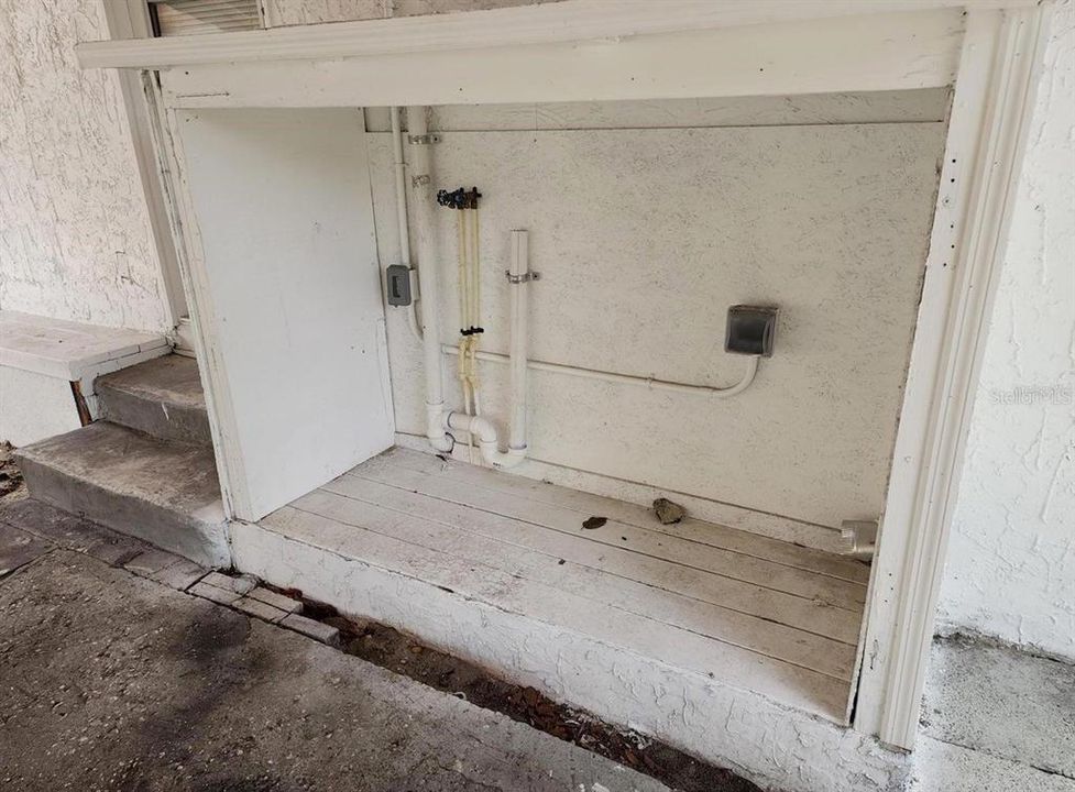 Activo con contrato: $225,000 (5 camas, 2 baños, 1380 Pies cuadrados)