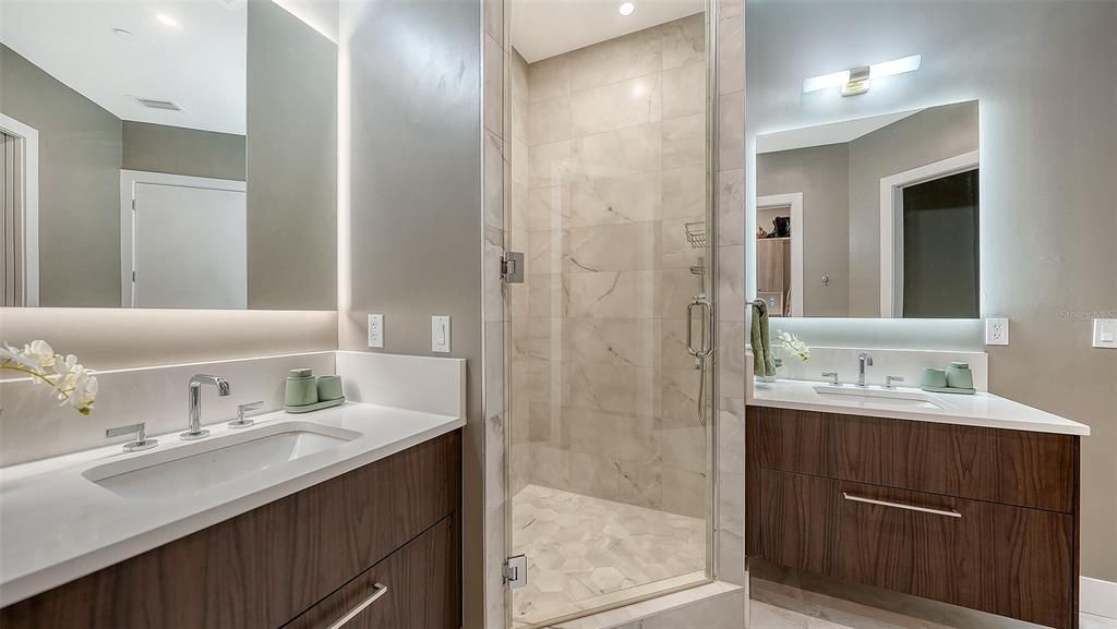 For Sale: $1,184,000 (2 beds, 2 baths, 1337 Square Feet)