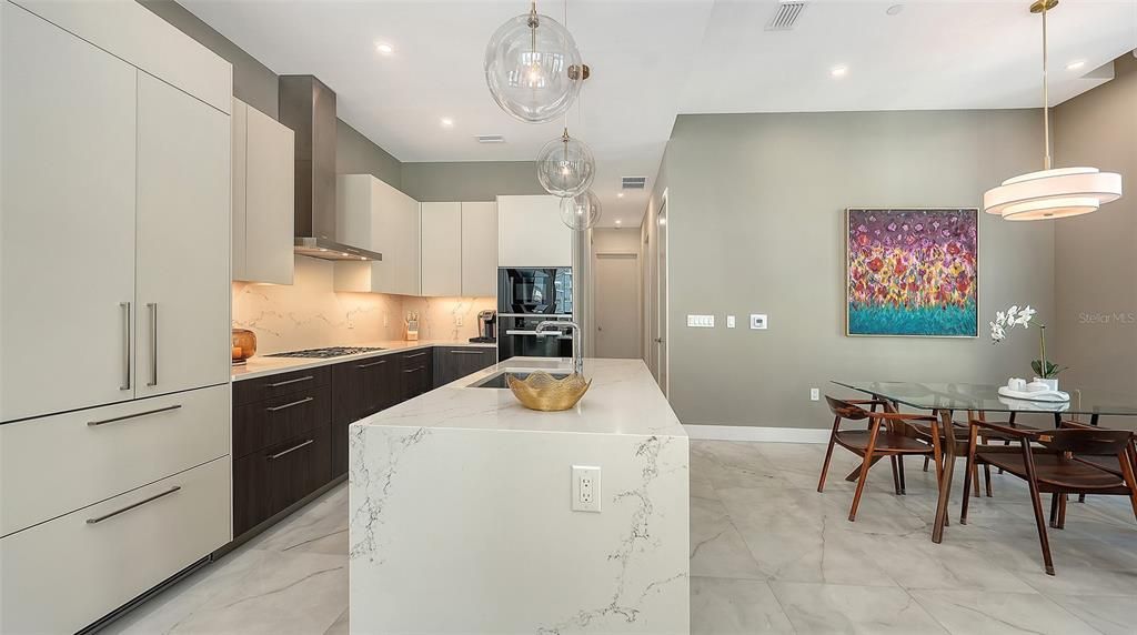 For Sale: $1,184,000 (2 beds, 2 baths, 1337 Square Feet)