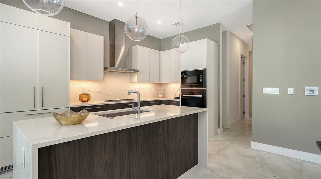 For Sale: $1,184,000 (2 beds, 2 baths, 1337 Square Feet)