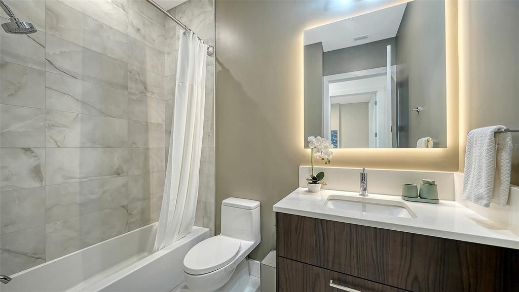 For Sale: $1,184,000 (2 beds, 2 baths, 1337 Square Feet)