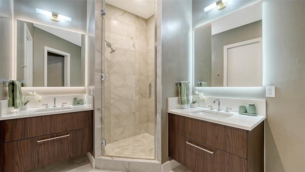 For Sale: $1,184,000 (2 beds, 2 baths, 1337 Square Feet)