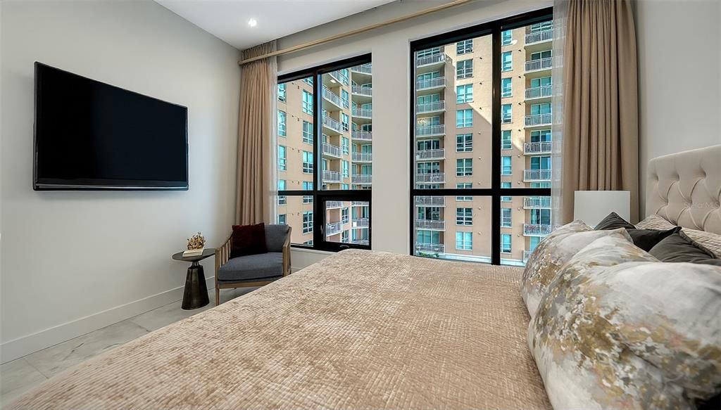 For Sale: $1,184,000 (2 beds, 2 baths, 1337 Square Feet)